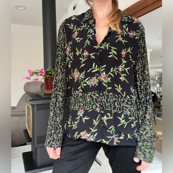 Saint Tropez West Long Sleeve Floral Blouse Sz M - Picture 3 of 7